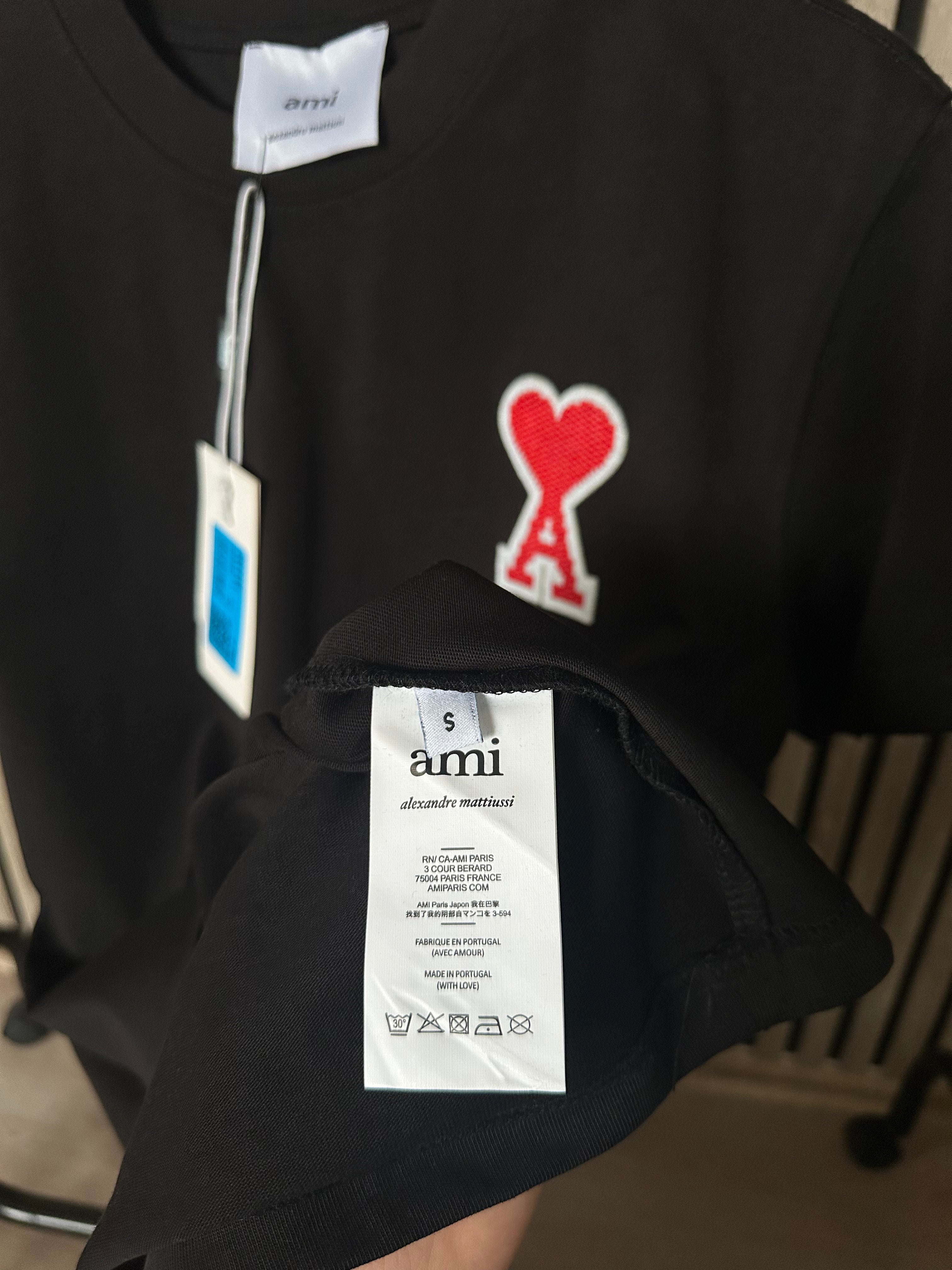 Ami Crna Majica