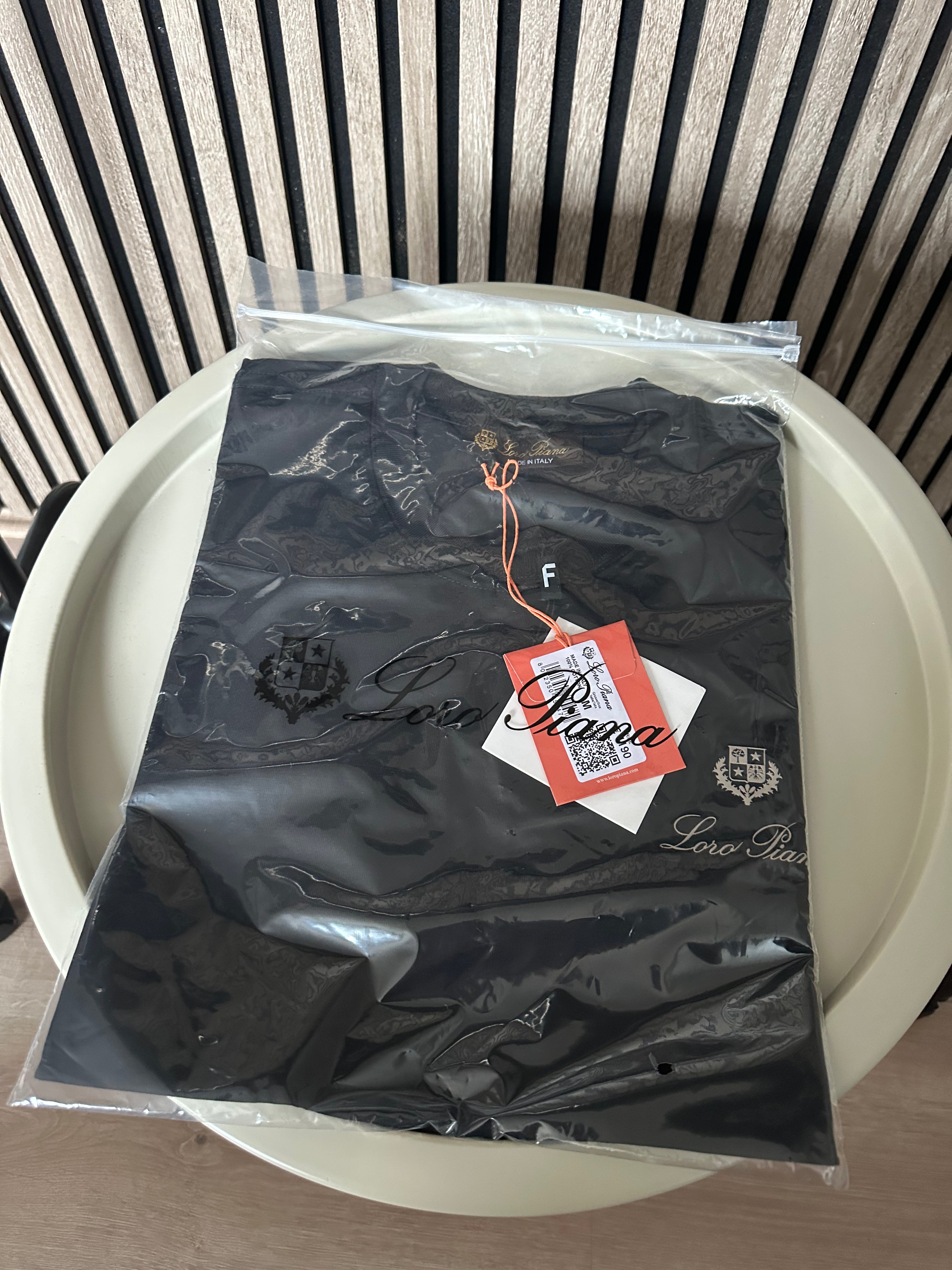 Loro Piana Crna Majica