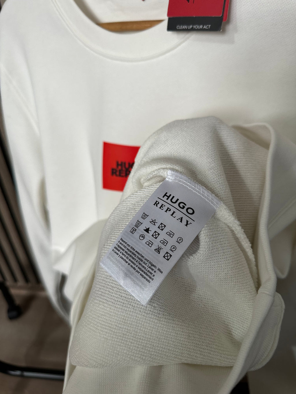 HUGO x Replay Beli Duks